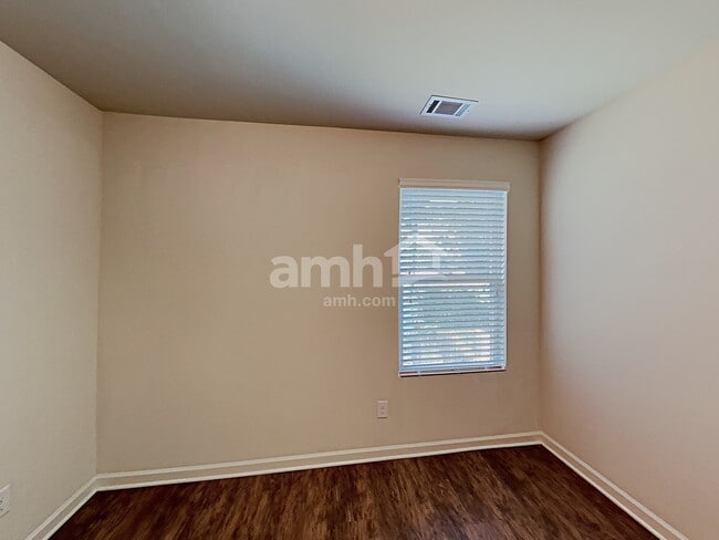 Building Photo - 4043 Clay Ct SE