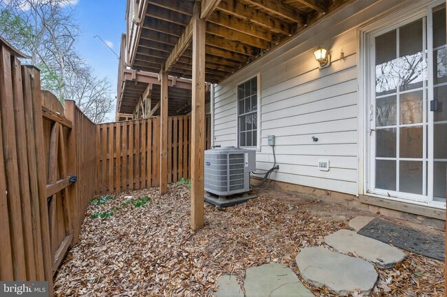 Building Photo - 7568 Great Swan Ct