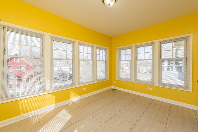 Building Photo - 515 2nd St