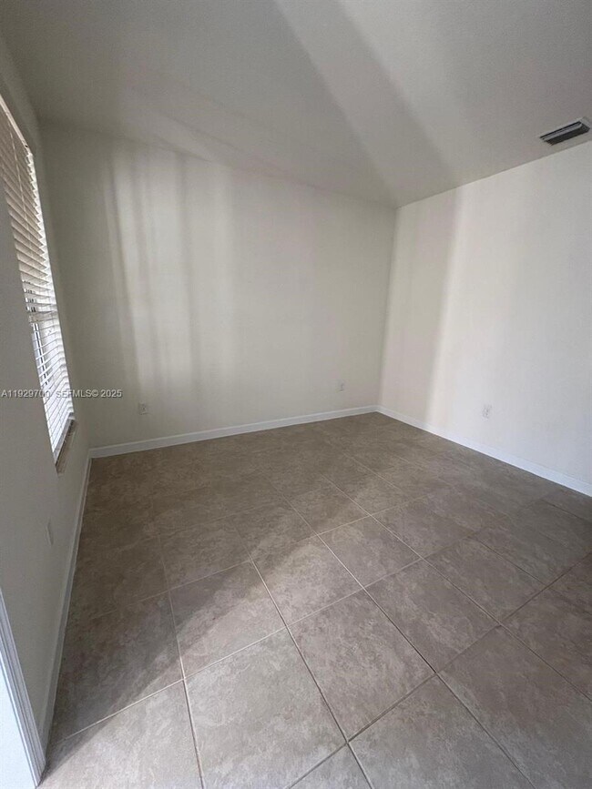 Building Photo - 9426 SW 171st Ct