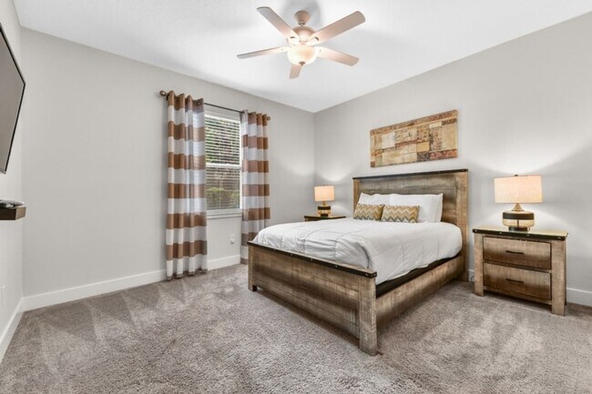 Building Photo - 350 Lasso Dr