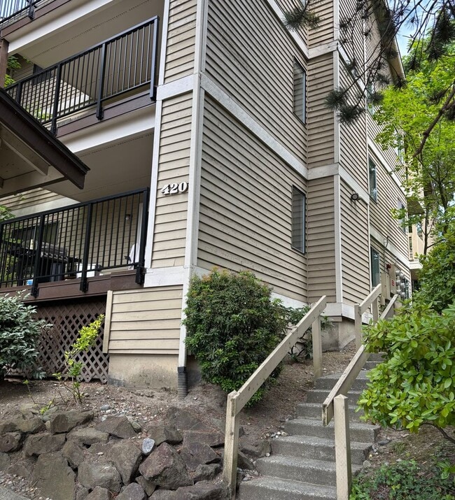 Building Photo - 2 Bed / 2 Bath Downtown Kirkland Condo $2,...