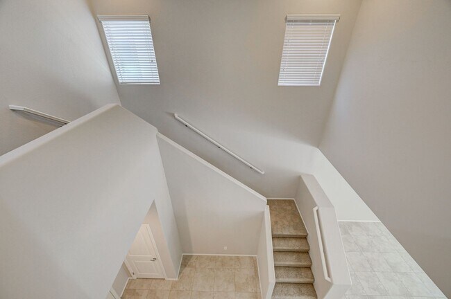 Building Photo - Beautiful DR Horton Home in Centennial Hil...