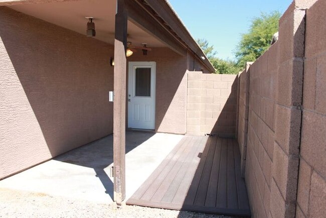 Building Photo - Adorable 3 Bedroom in Pecan Creek South
