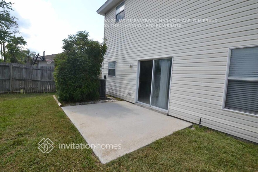 Building Photo - 14454 Woodfield Cir S