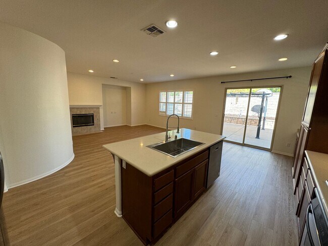 Building Photo - 4 Bedroom + Utility Room / 3.5 Bath Home F...