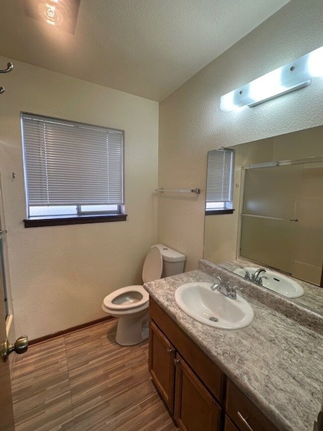 Building Photo - 600 Easy St