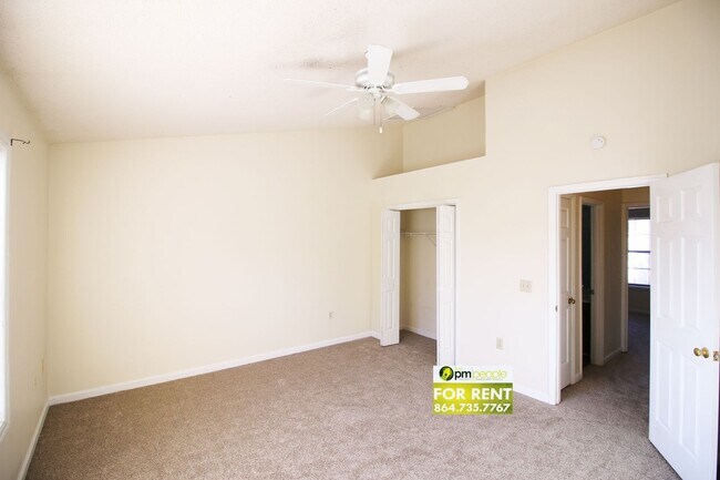 Building Photo - Convenient location