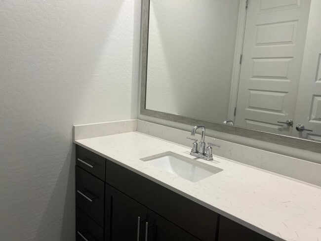 Building Photo - 9922 E Tahoe Ave