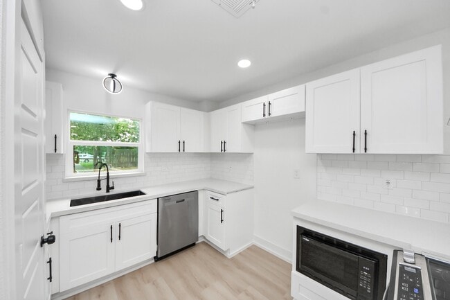 Building Photo - 11503 Duane St