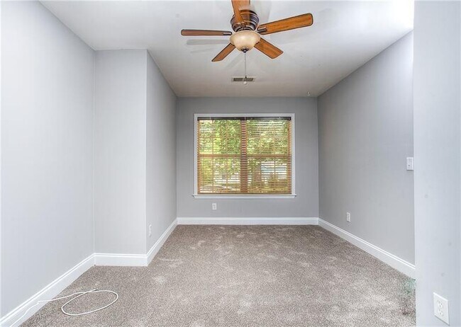 Building Photo - 831 Tanner Dr