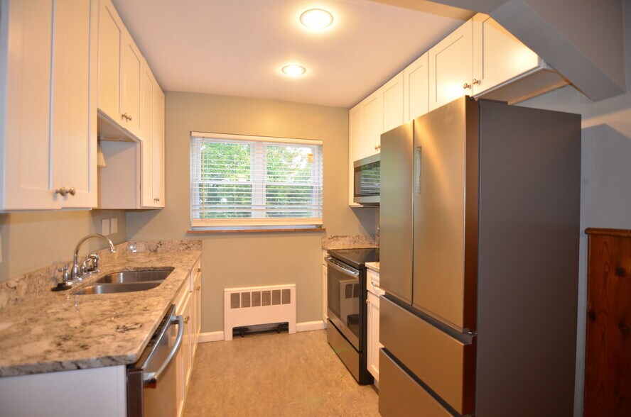 Building Photo - 6834 Park Ave