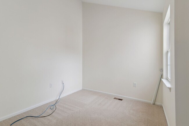 Building Photo - 21193 Millwood Square