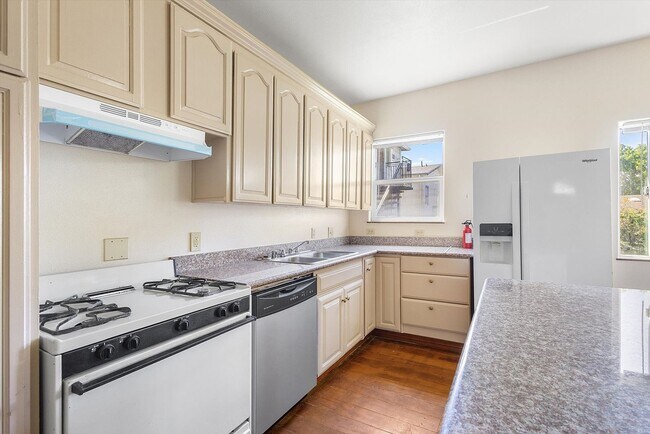 Building Photo - 1431 Linden St