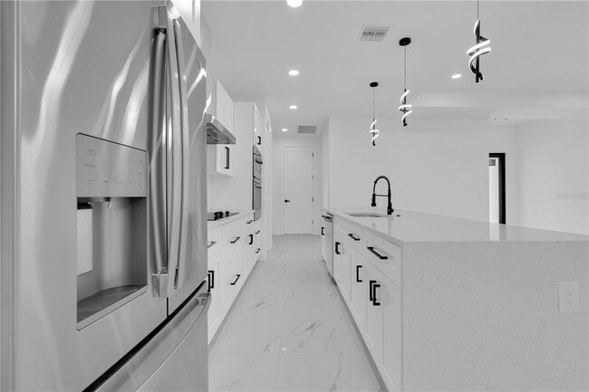 Building Photo - 358 Vitorio St