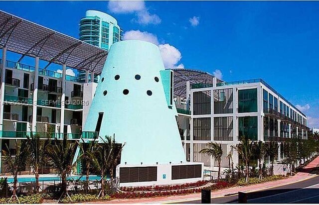Building Photo - 6000 Collins Ave