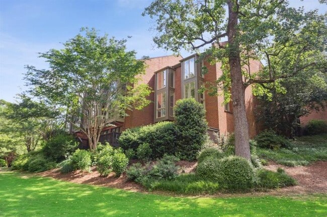 Building Photo - 49 Willow Glen NE