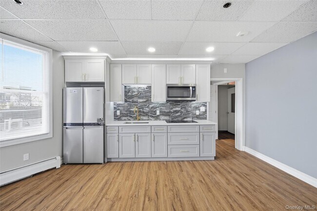 Building Photo - 32 W Main St