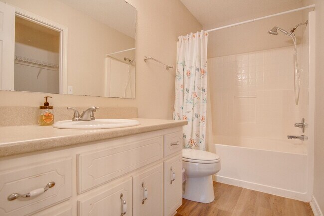 Building Photo - Northeast Pensacola 2 R, 2BA Home Near UWF with Wood-Look Flooring, Large Sunroom, Spacious Lot &...