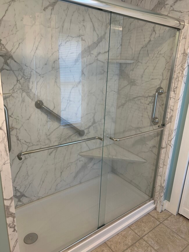 Building Photo - 1284 S Bay Rd