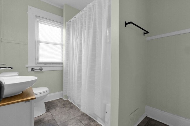 Building Photo - 182 E Patterson Ave