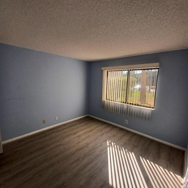 Building Photo - 4820 Lucerne Lakes Blvd W