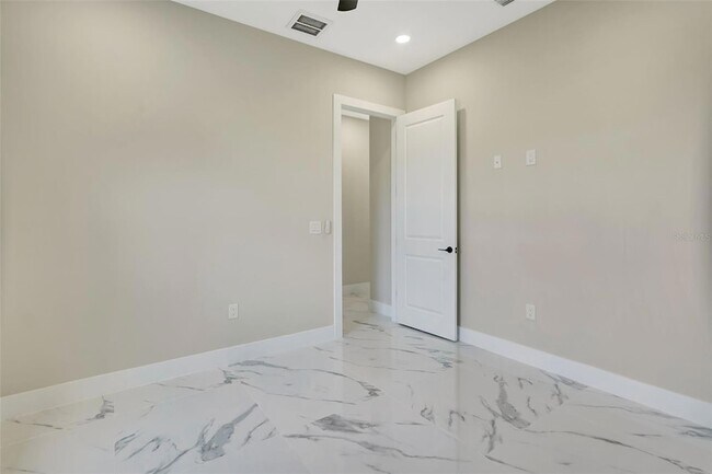 Building Photo - 212 Fairway Rd