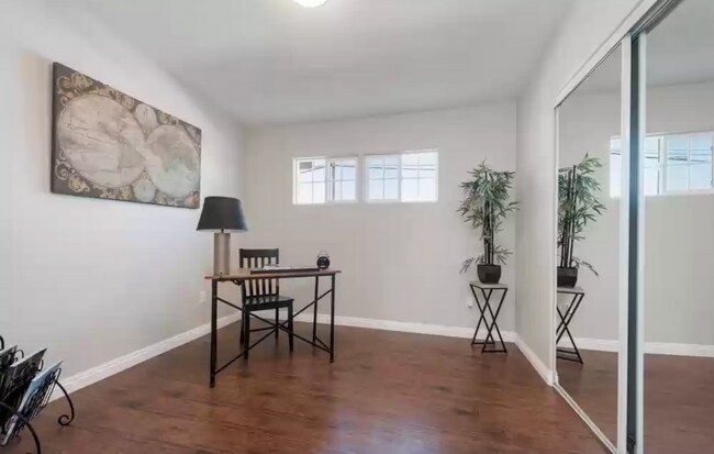 Building Photo - 5 Bedroom Updated Clairemont Home (Perfect...