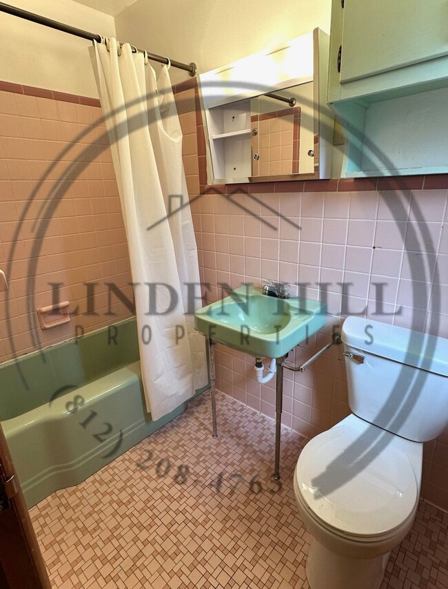 Building Photo - 9999 E US Hwy 40