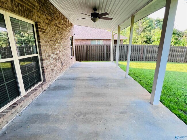 Building Photo - 114 Summer Pointe Ln NW