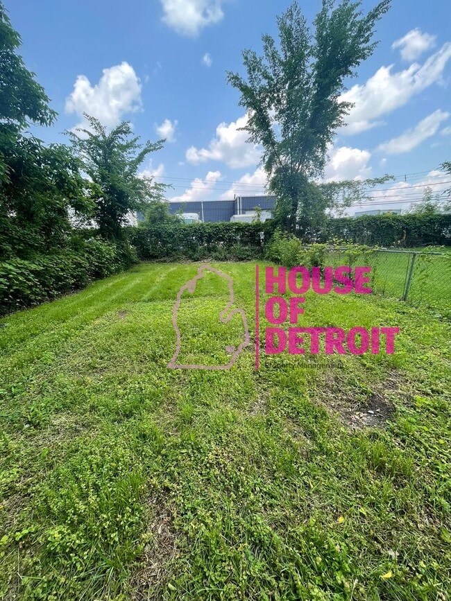 Building Photo - 3 BEDROOM 1 BATH SINGLE FAMILY HOME~ WARREN