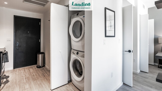 Building Photo - 301 SW 1st Ave