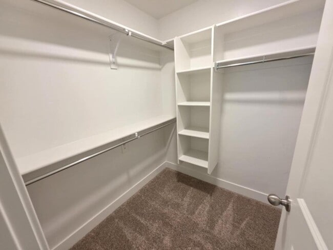 Building Photo - 996 W 600 S