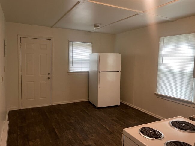 Building Photo - 2 BDRM 1 BA, 816 SQ FT HOME, DUKE POWER, C...