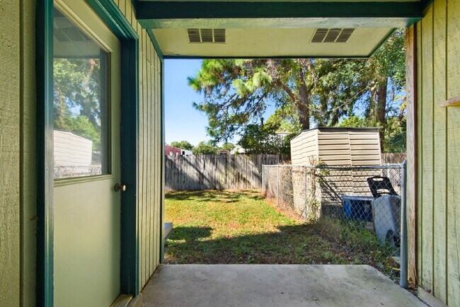 Building Photo - 696 Tyner St