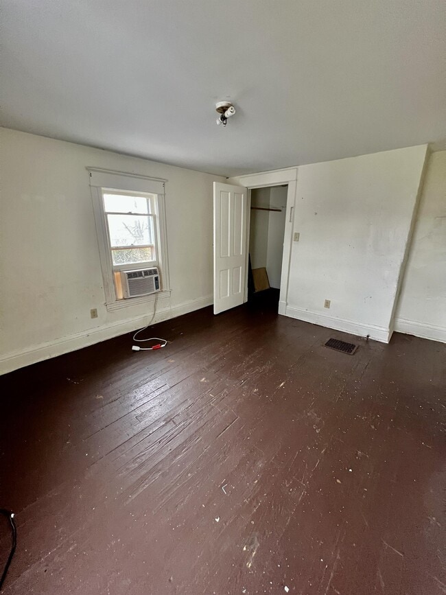 Building Photo - 975 Dorsey Ave