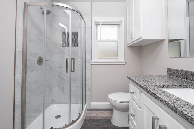 Building Photo - 2007 7th Ave