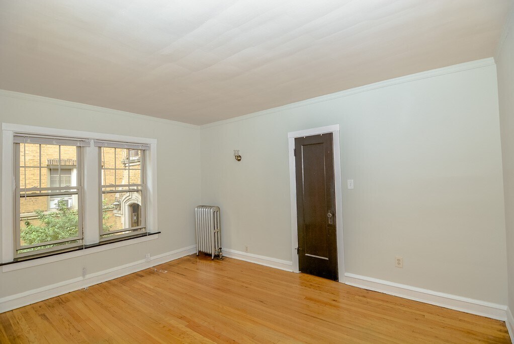 Building Photo - 2111 W Ainslie St