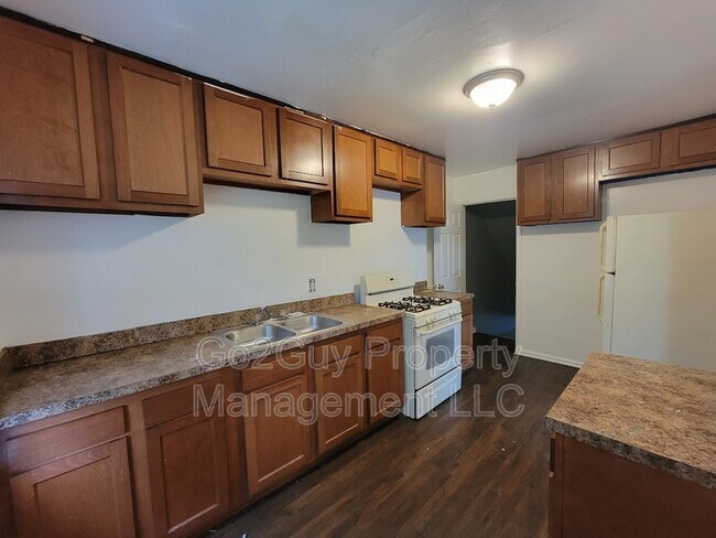 Building Photo - 2107 Ewald Cir