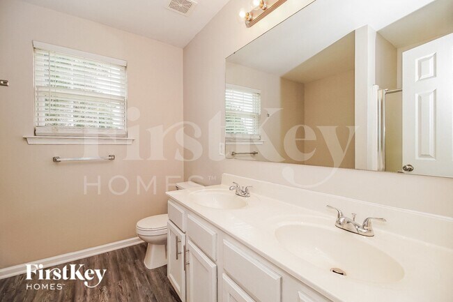 Building Photo - 234 Royalton Rd