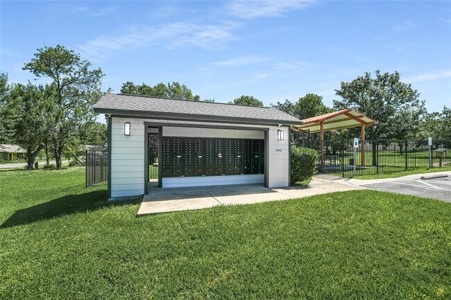 Building Photo - 4712 Lake George Ln