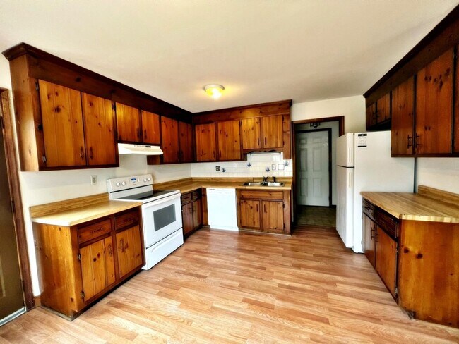 Building Photo - Colonial on Large Wooded Lot