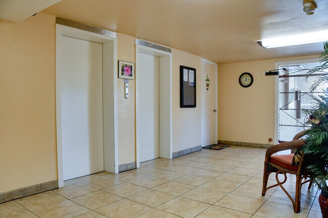 Building Photo - 84 Pukihae St