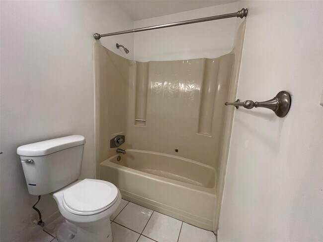 Building Photo - 6040 Shaker Wood Cir