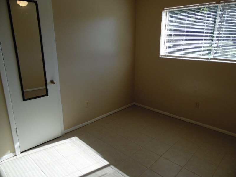 Building Photo - 1708 N Avenue R