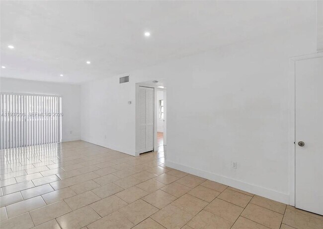 Building Photo - 14013 SW 90th Ave