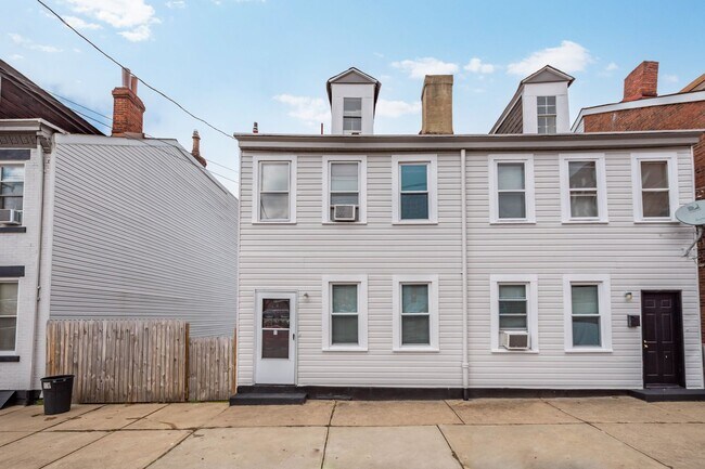 Building Photo - 2015 Jane St
