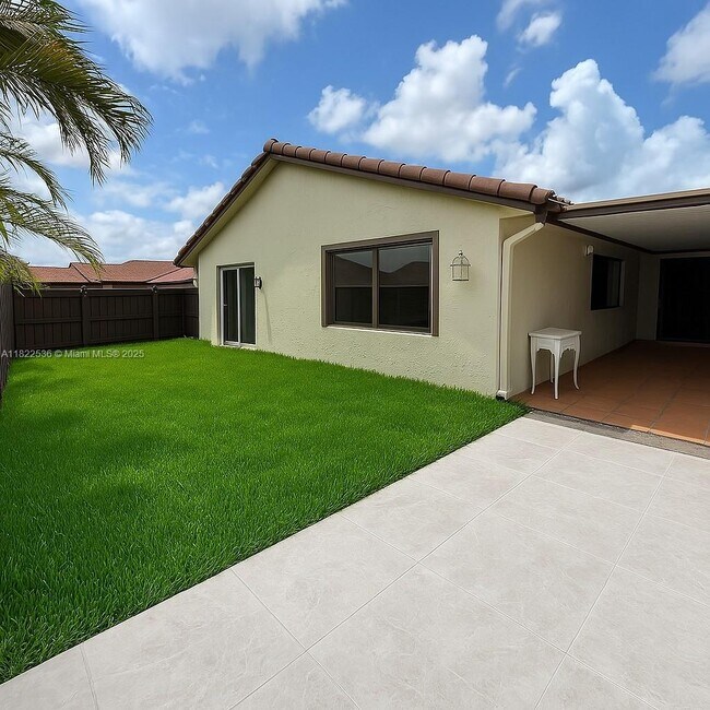 Building Photo - 1727 SW 136th Pl