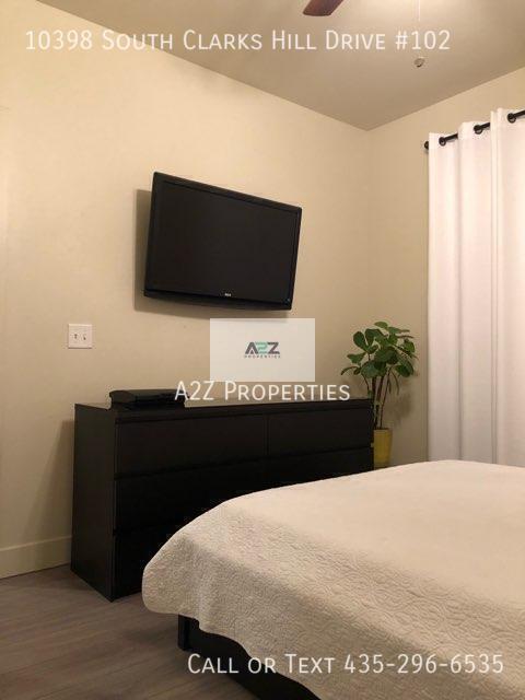 Building Photo - 10398 S Clarks Hill Dr