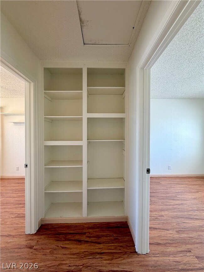 Building Photo - 6969 Mountain Moss Dr